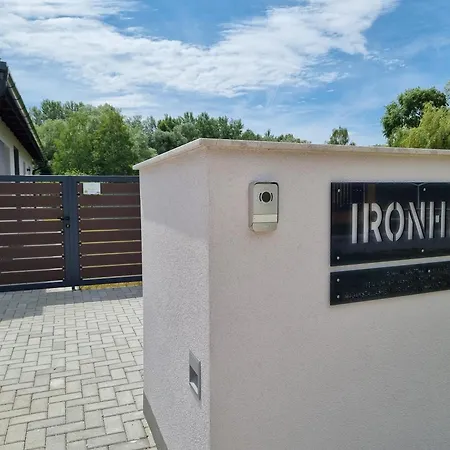 公寓 Ironhill Apartmanhaz 沃尼奥尔茨沃什海吉