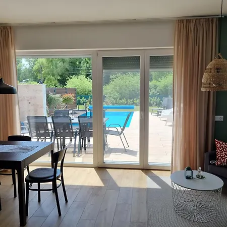 Ironhill Apartmanhaz Daire Vonyarcvashegy