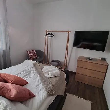 Ironhill Apartmanhaz *