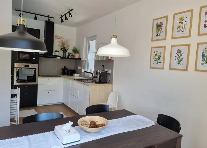 Ironhill Apartmanhaz * 沃尼奥尔茨沃什海吉