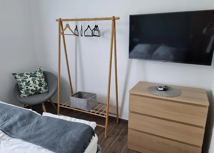 Ironhill Apartmanhaz * 沃尼奥尔茨沃什海吉